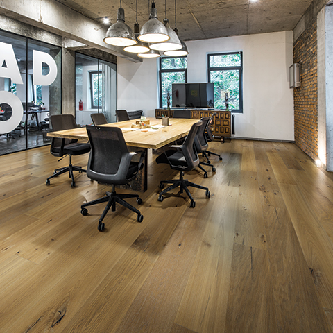 Avenue Wilshire Oak Commercial Room Scene